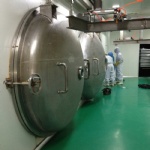 Vacuum freeze dryer